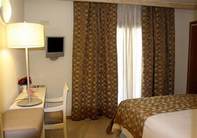 高级房 | 办公桌、免费婴儿床