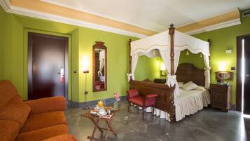 Superior I | Caja fuerte, escritorio, espacio para trabajar con un portátil