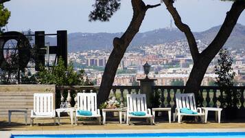 Outdoor pool, open 10:00 AM to 8:00 PM, pool loungers