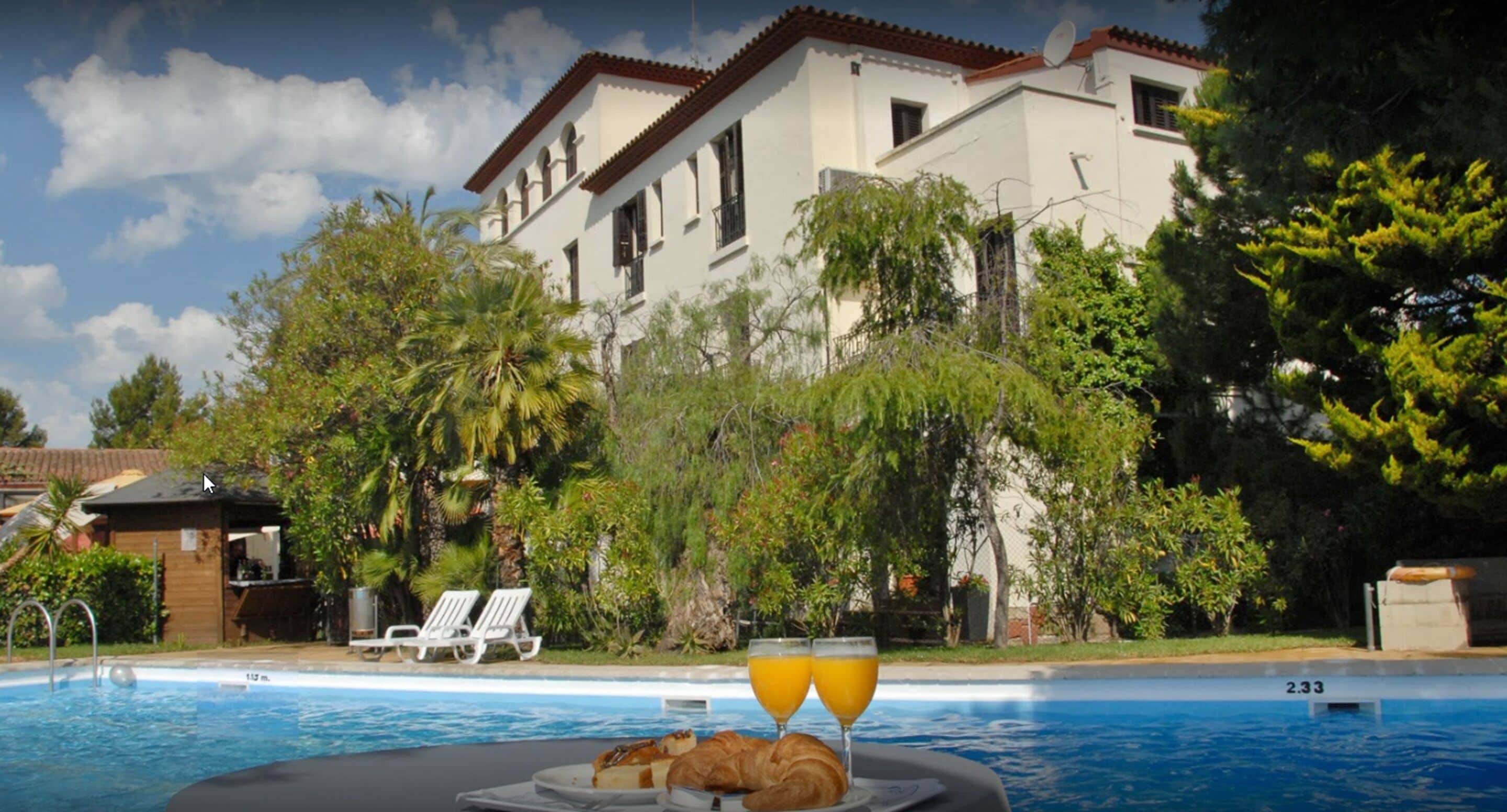 daily buffet breakfast (eur 14 per person)