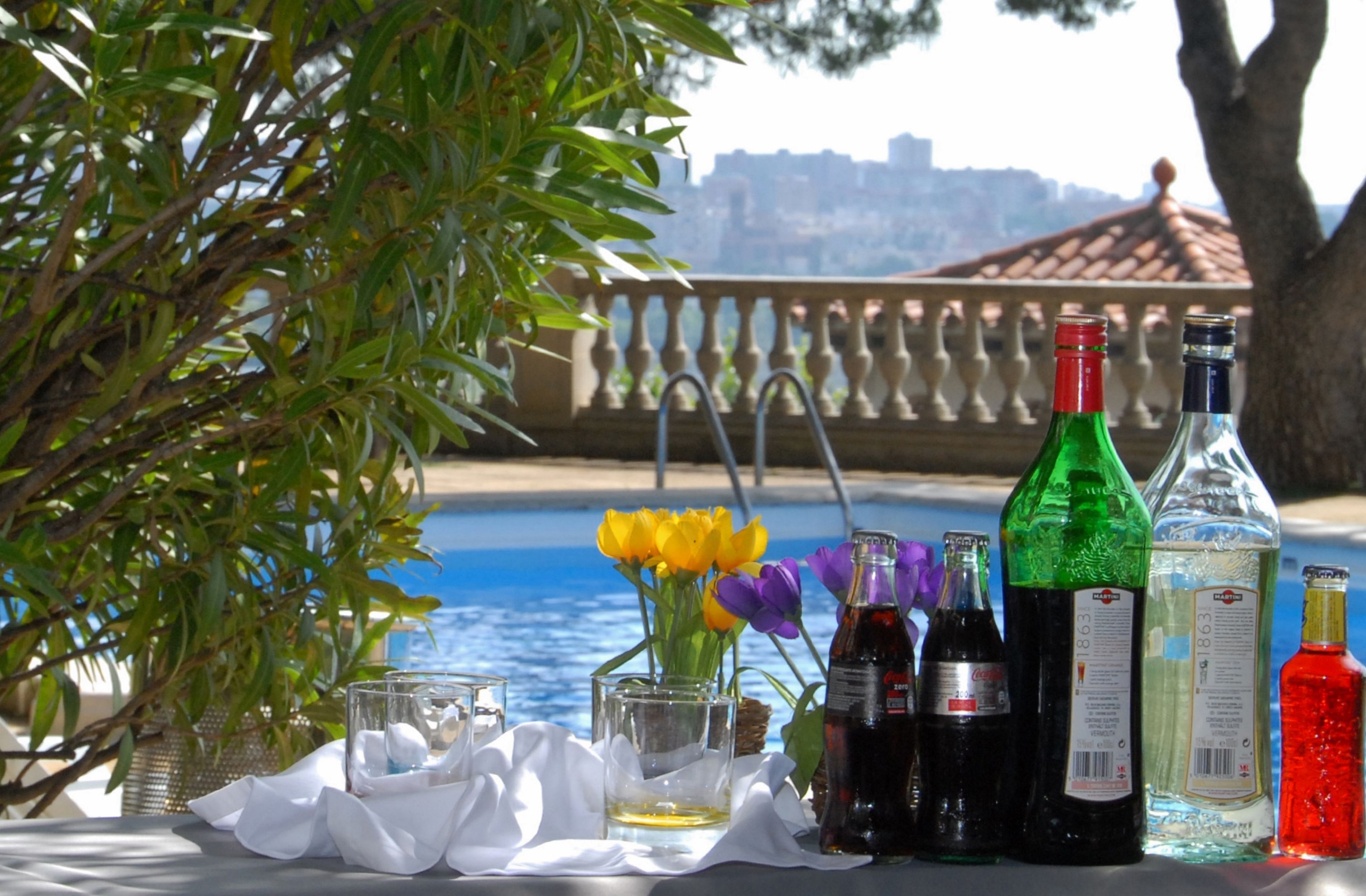 6 bars/lounges, poolside bar