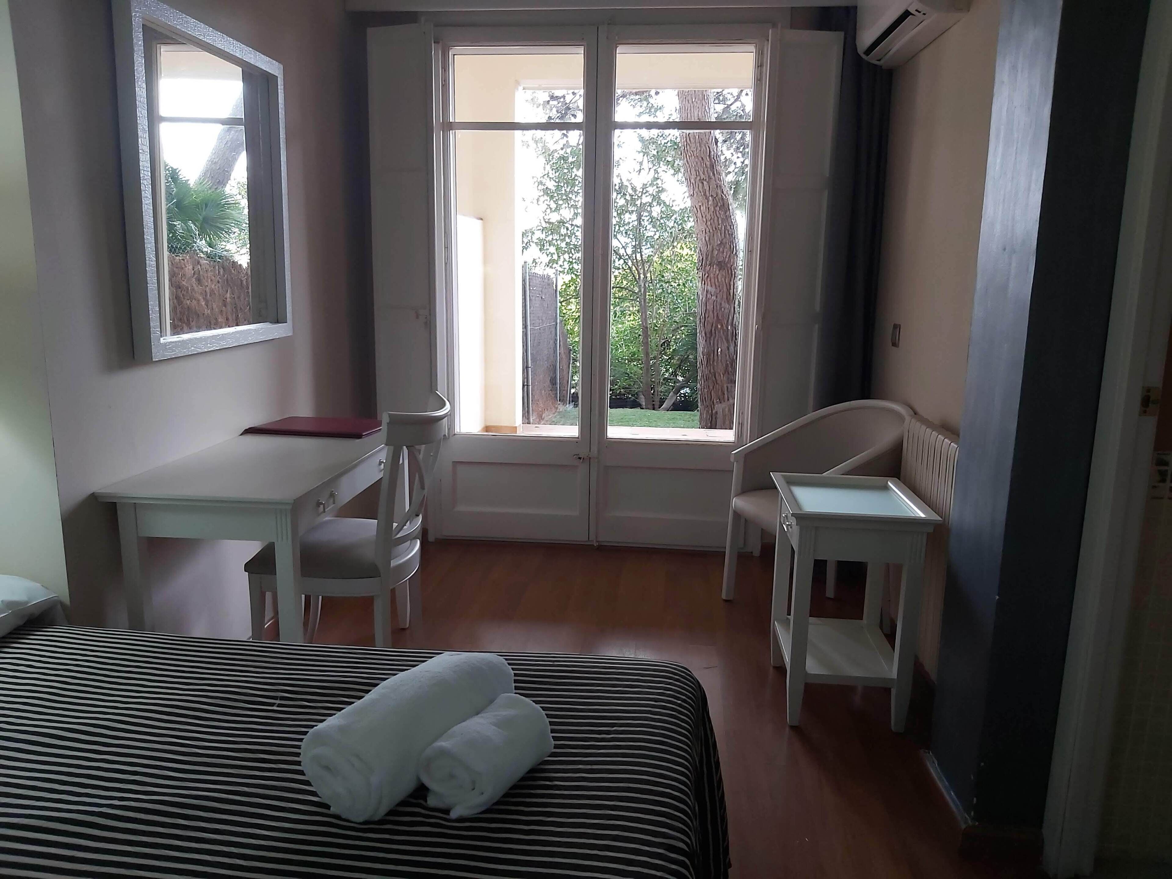 superior double or twin room (con jardín) | minibar, in-room safe, desk, free wifi