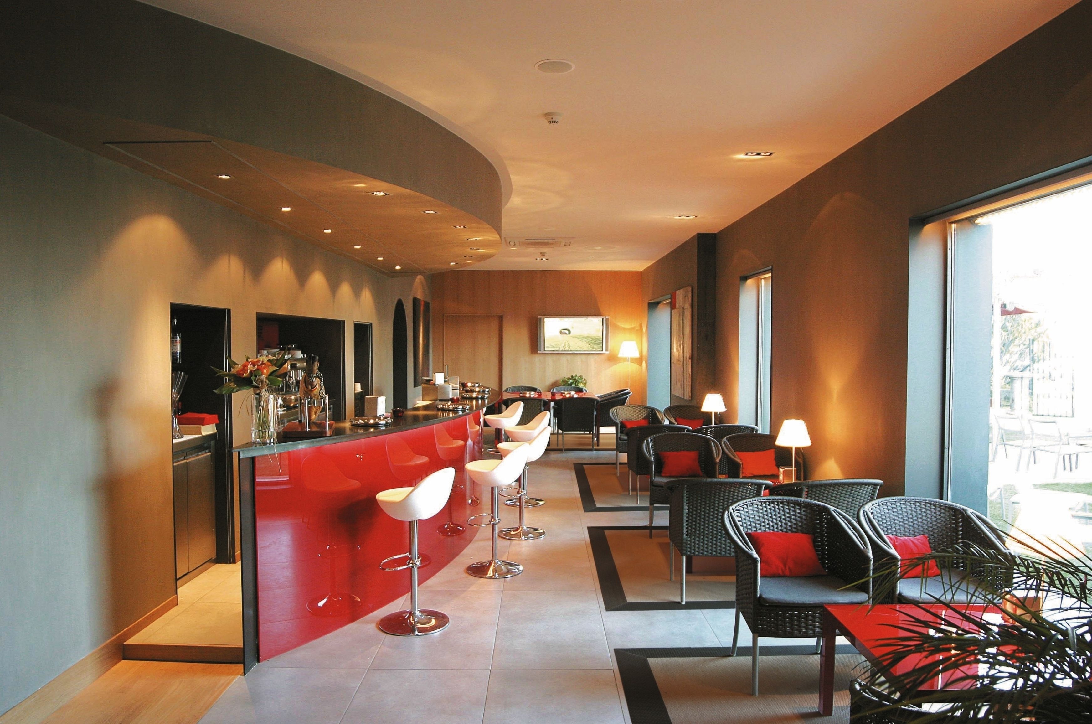 6 bars/lounges, poolside bar