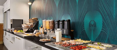 Frukostbuffé varje dag (EUR 15 per person)