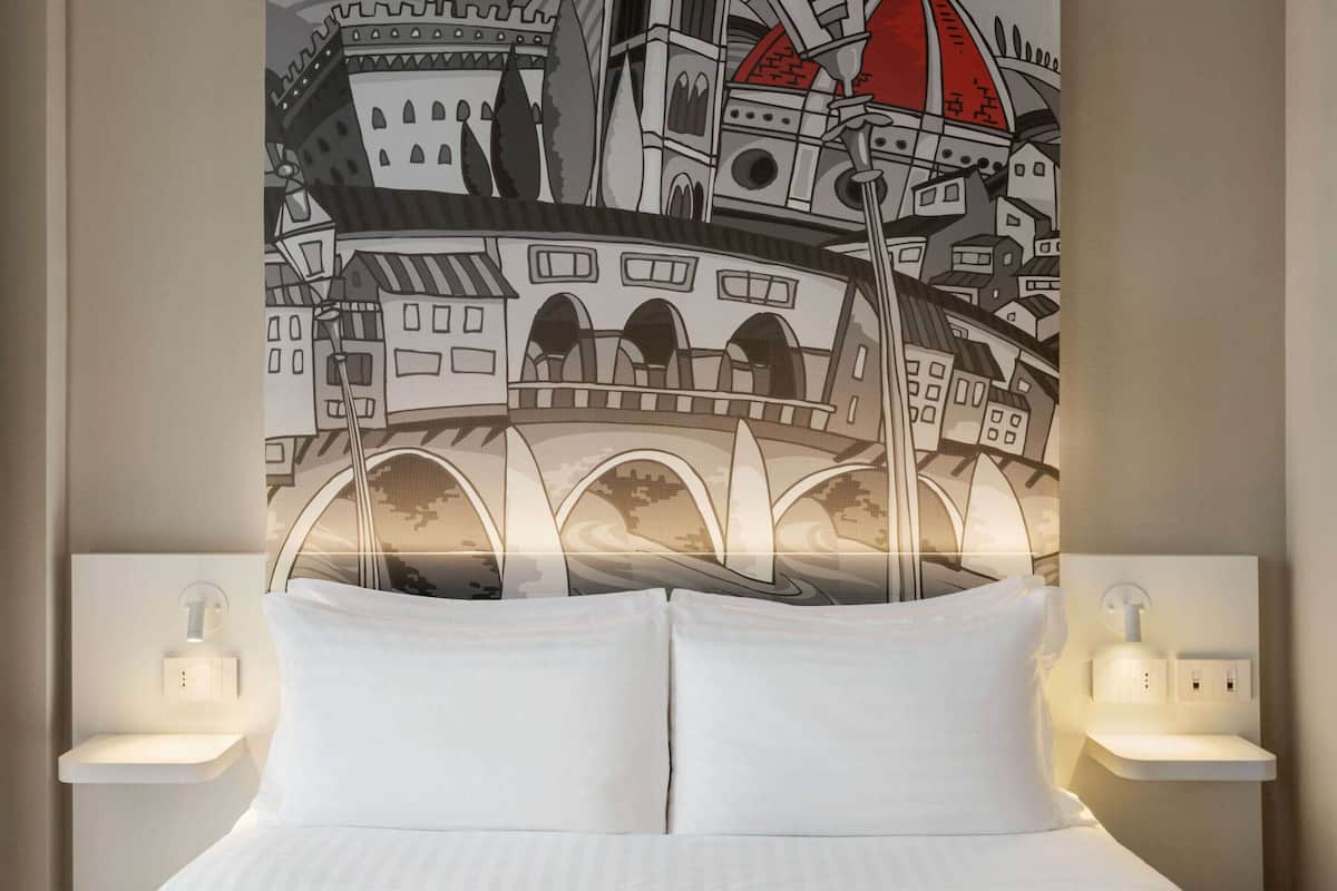 standard room, 1 queen bed, non smoking | 1 bedroom, premium bedding, down duvets, pillow-top beds