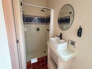 Shower, free toiletries, hair dryer, towels - Quinta Nina Playa del Carmen - Adults Only (Playa del Carmen)