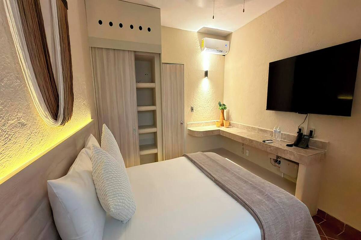 Deluxe Room | Premium bedding, in-room safe, free WiFi, bed sheets