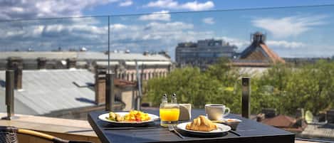 Colazione a buffet, servita tutte le mattine (250 UAH a persona)