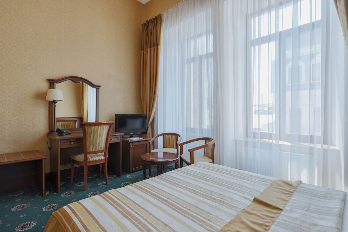 1 bedroom, premium bedding, pillowtop beds, minibar