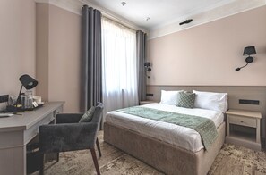 Ropa de cama de alta calidad, camas con pillow-top y minibar 