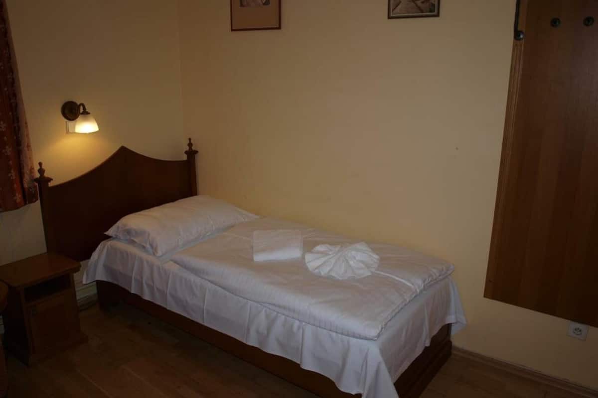 Ropa de cama hipoalergénica, minibar y cortinas blackout