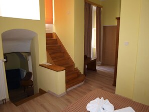 Chambre Triple Standard, 1 chambre | Literie hypoallergénique, minibar, rideaux occultants