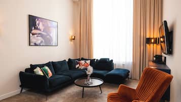 Comfort Apartment | Desk, laptop workspace, iron/ironing board, free cribs/infant beds