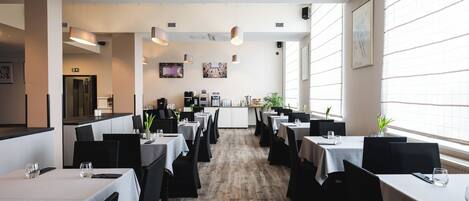 Déjeuner, dßner, souper et brunch servis sur place