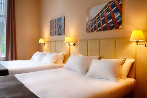 Quarto premium, 1 cama Queen | Escrivaninha, espaço de trabalho para notebook