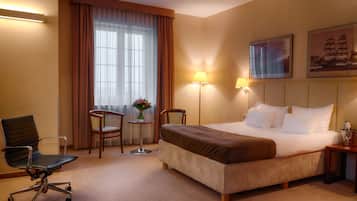 Habitación Premium | Ropa de cama hipoalergénica, caja fuerte, escritorio