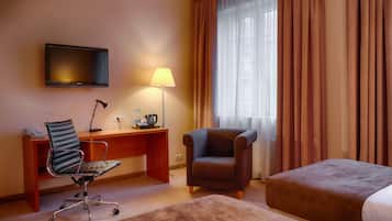 Ropa de cama hipoalergénica, caja fuerte, escritorio