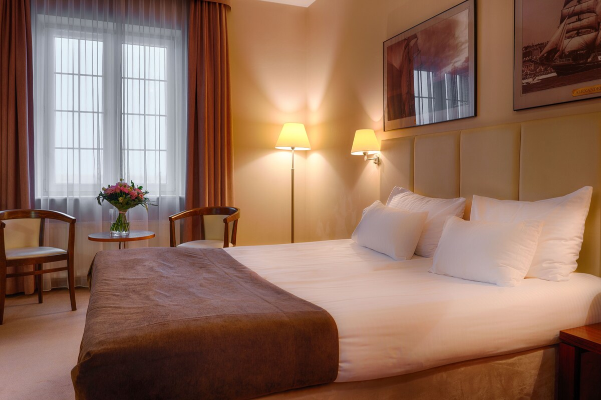 Inside room at Hotel Focus Szczecin - photo via Expedia