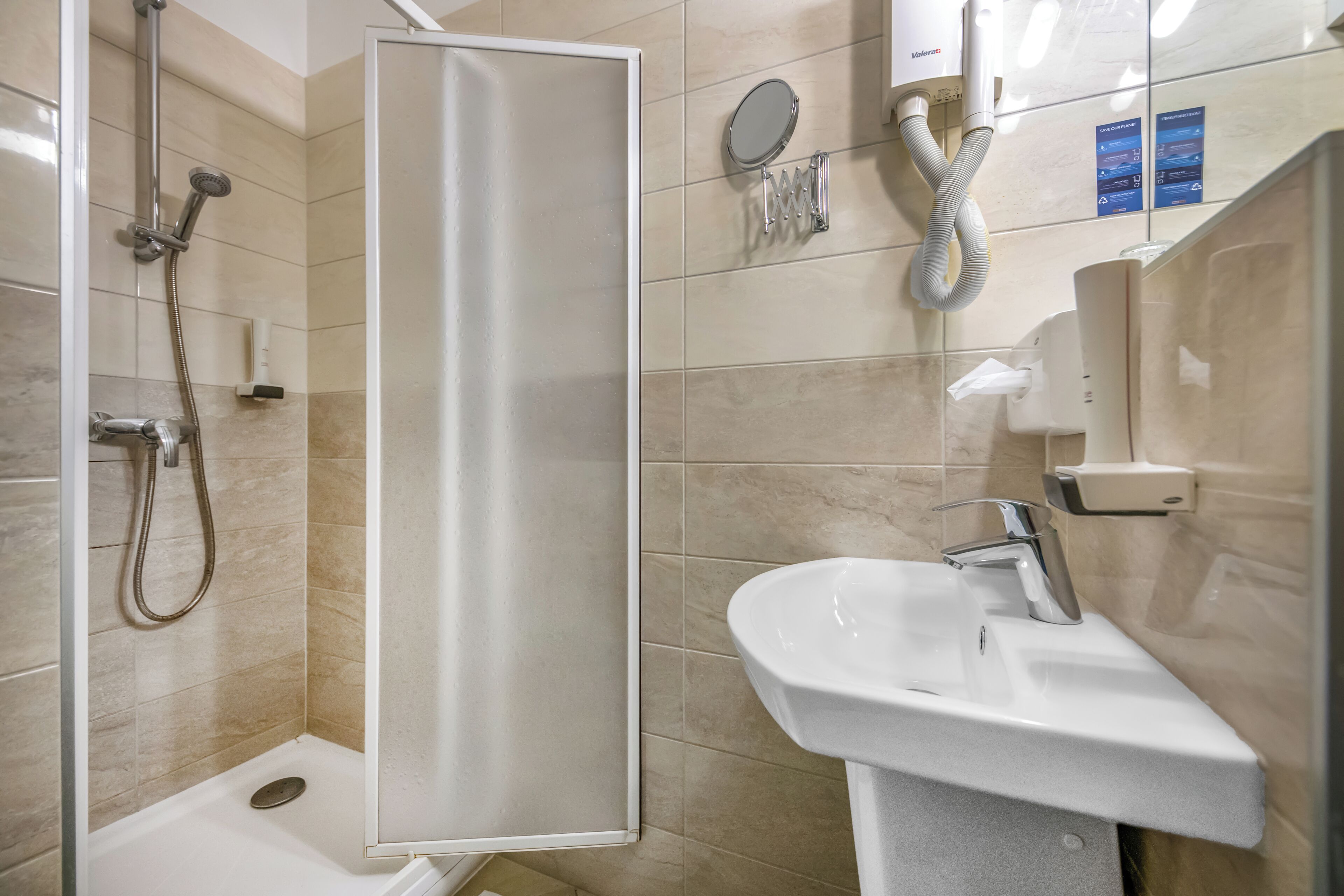 standard room, 2 single beds | bathroom | shower, hair dryer, towels