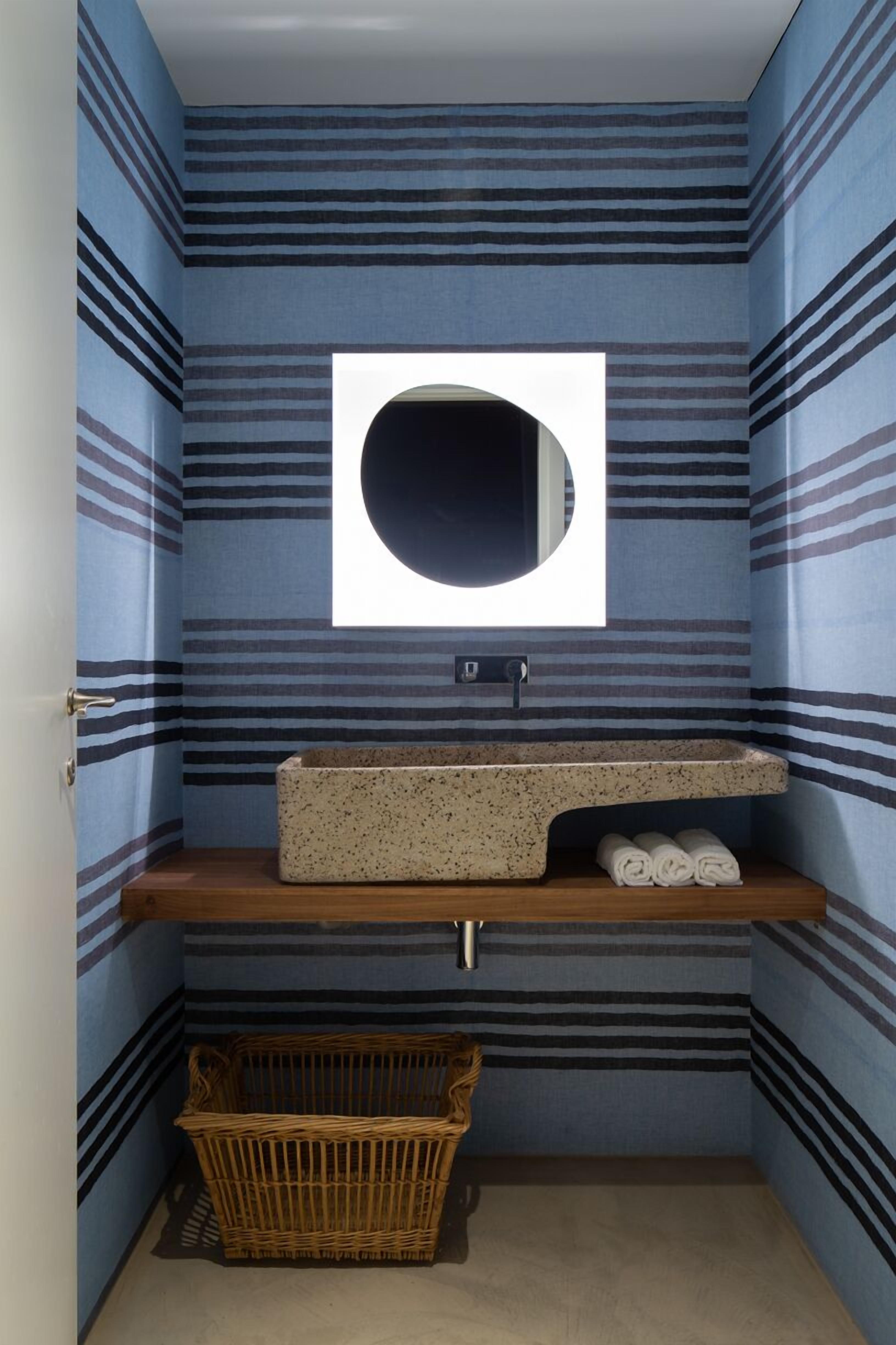 suite, balcony | bathroom | shower, free toiletries, hair dryer, bidet