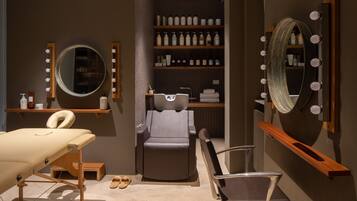 1 treatment room, massages