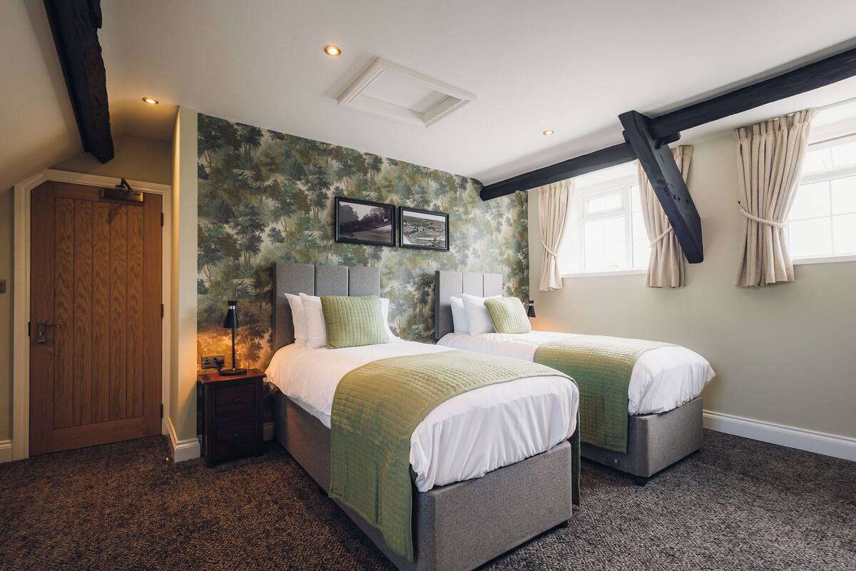 Triple Room | Bed sheets