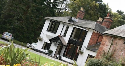 Old Rose and Crown Hotel