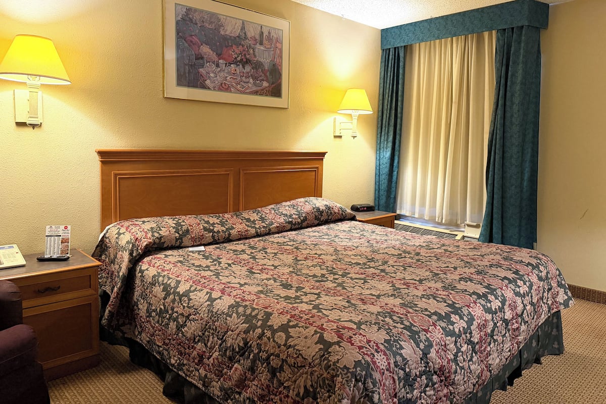 In-room safe, desk, iron/ironing board, free WiFi