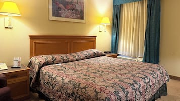 客房內保險箱、書桌、熨斗/熨衣板、免費無線上網