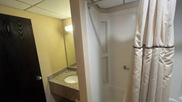 Artículos de tocador gratuitos, secador de pelo, toallas