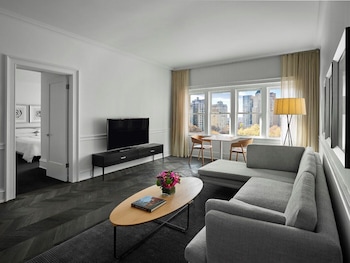Frette Italian sheets, hypo-allergenic bedding, down comforters at AKA Rittenhouse Square