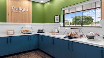 Free daily continental breakfast