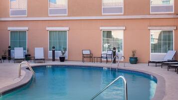 Outdoor pool, pool loungers