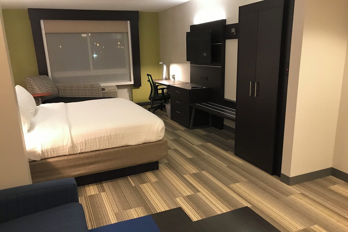 Suite, 1 King Bed | In-room safe, desk, iron/ironing board, WiFi