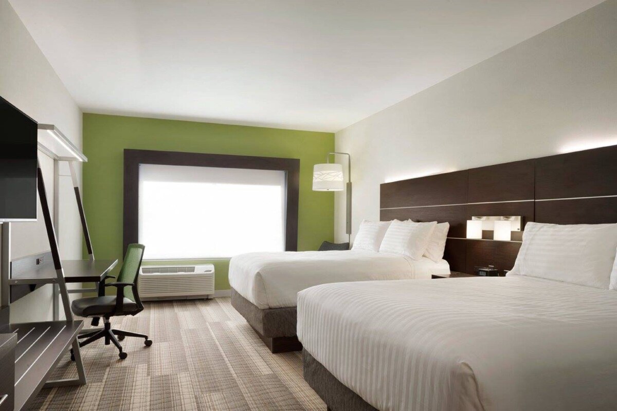 In-room safe, desk, iron/ironing board, WiFi