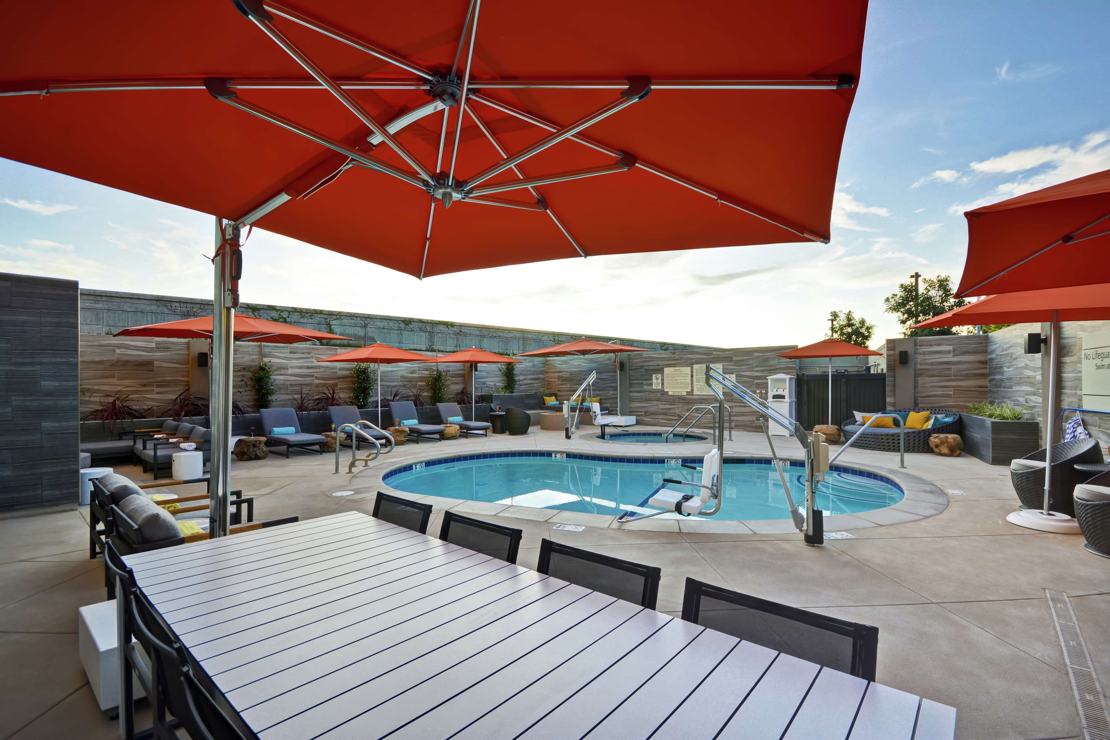 outdoor pool, open 8:00 am to 10:00 pm, free pool cabanas