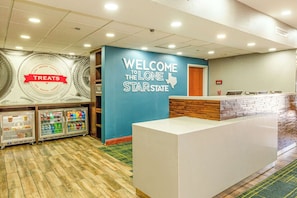 Reception - Hampton Inn & Suites Fort Worth-West-I-30 (Fort Worth)