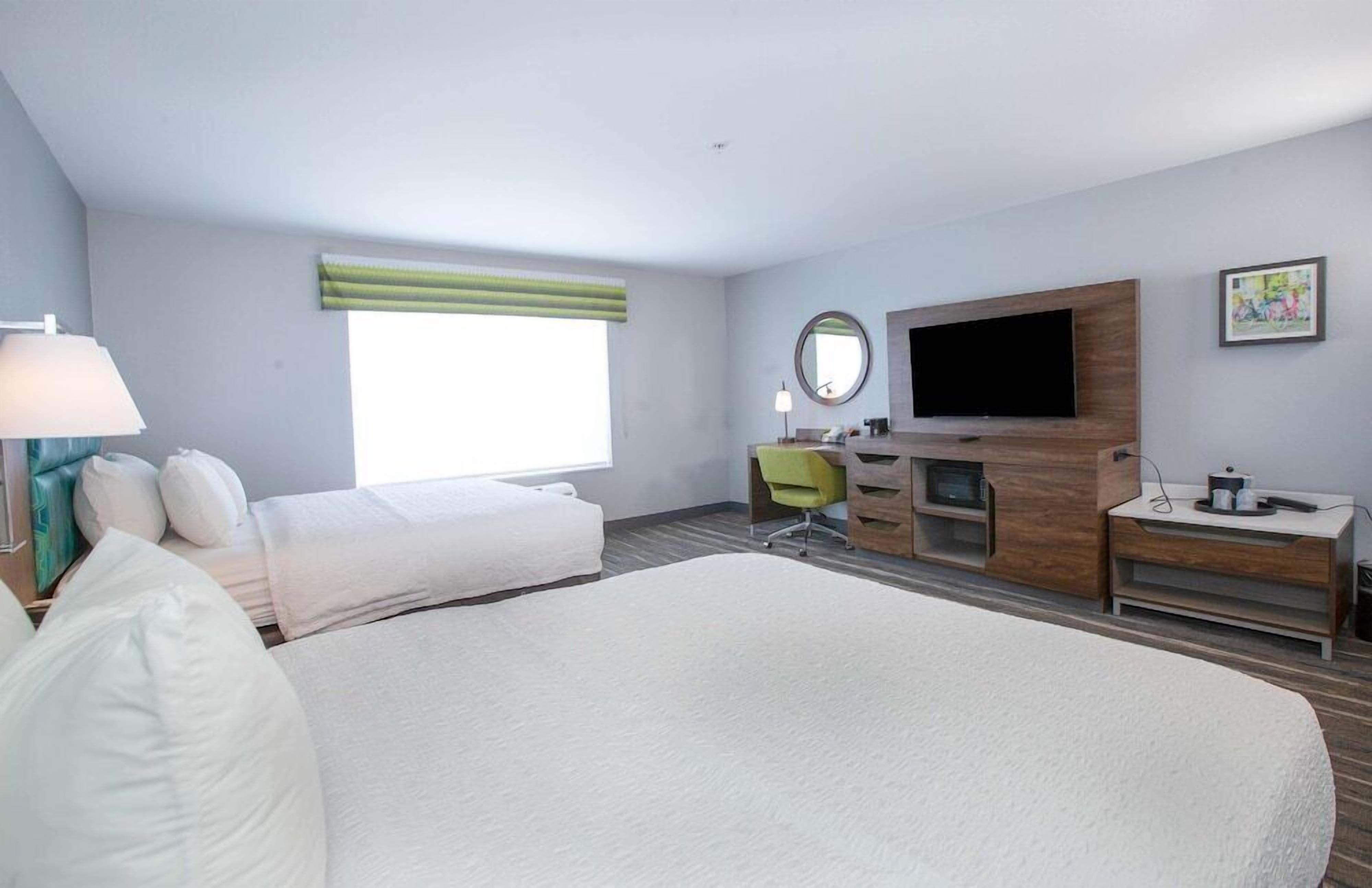 Hypo-allergenic bedding, in-room safe, desk, laptop workspace