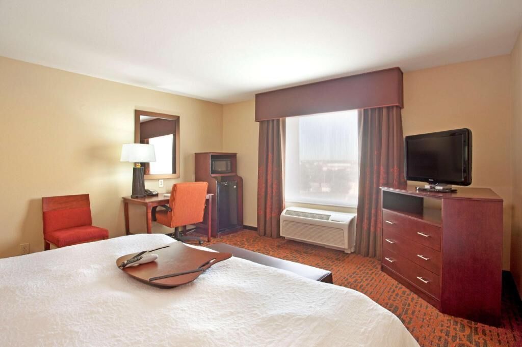 Hypo-allergenic bedding, in-room safe, desk, laptop workspace