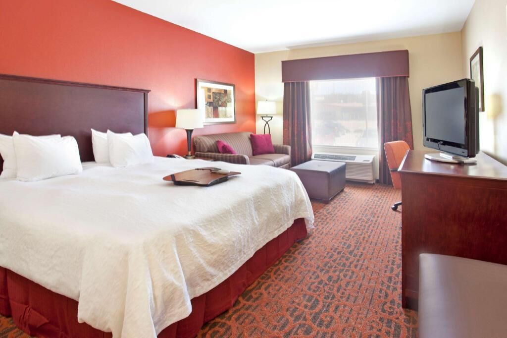 Hypo-allergenic bedding, in-room safe, desk, laptop workspace