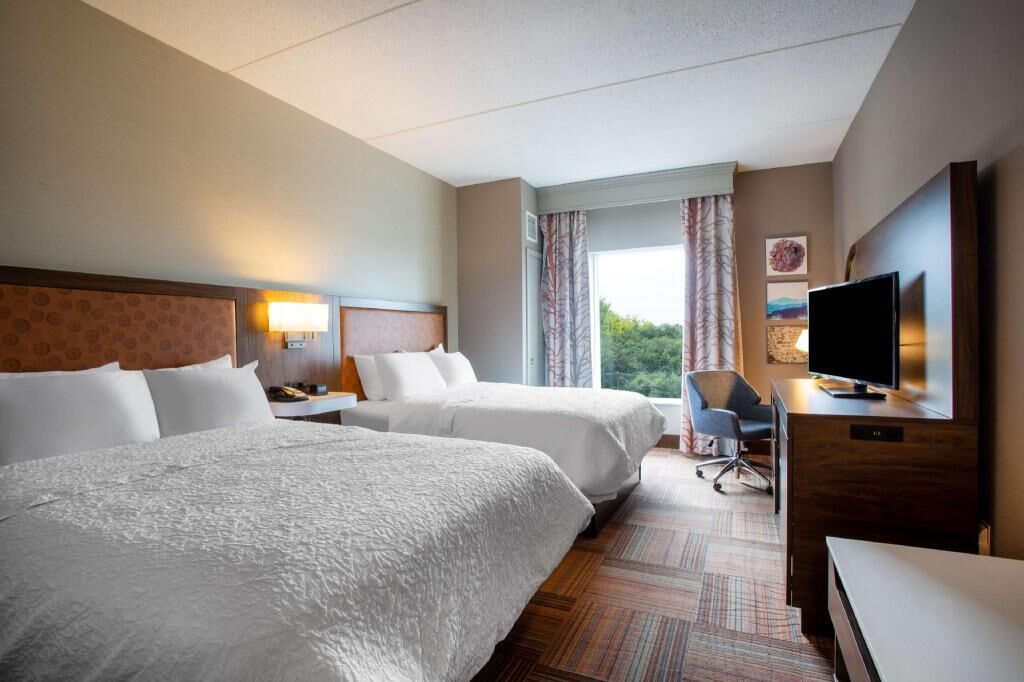 Hypo-allergenic bedding, iron/ironing board, free WiFi, bed sheets