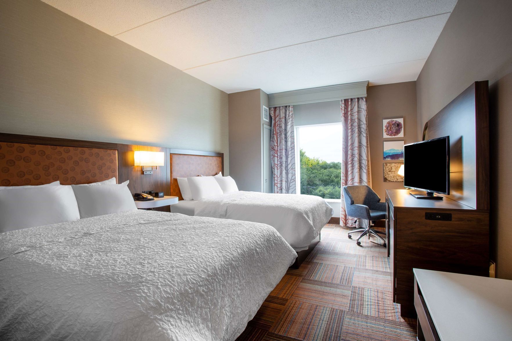Hypo-allergenic bedding, iron/ironing board, free WiFi, bed sheets