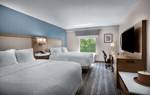 書桌、筆電工作空間、遮光布/窗簾、熨斗/熨衣板