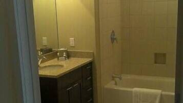 Executive Condo, 1 Bedroom | Bathroom