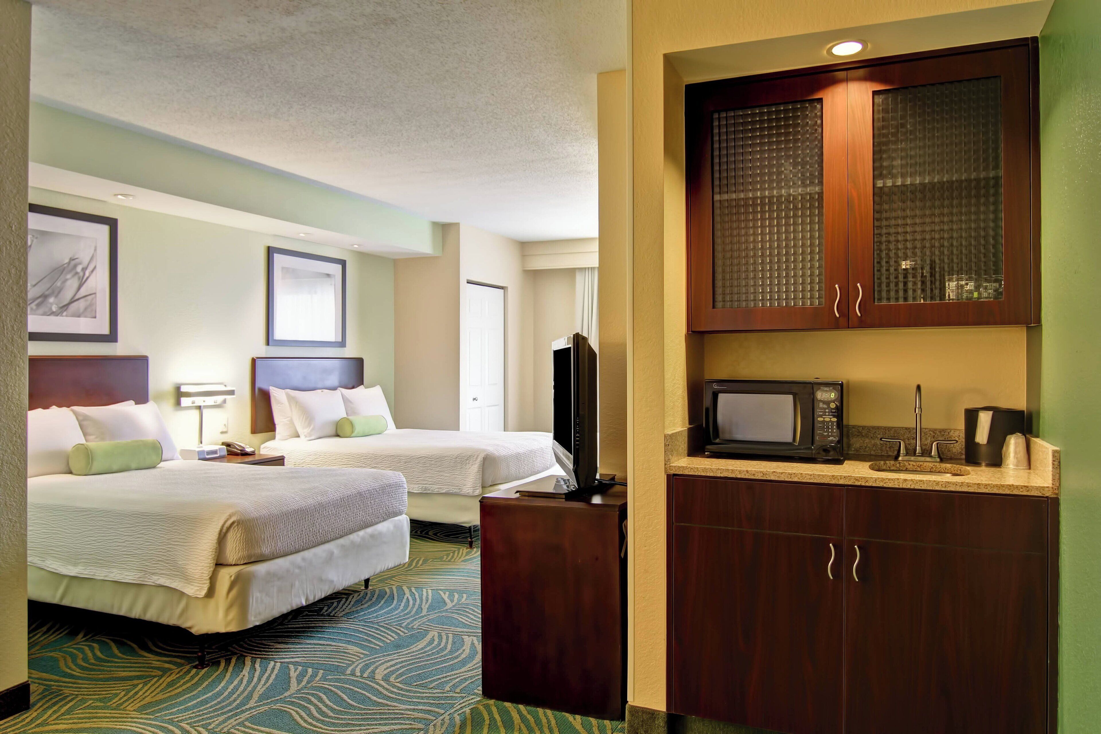 1 bedroom, down duvets, pillow-top beds, desk