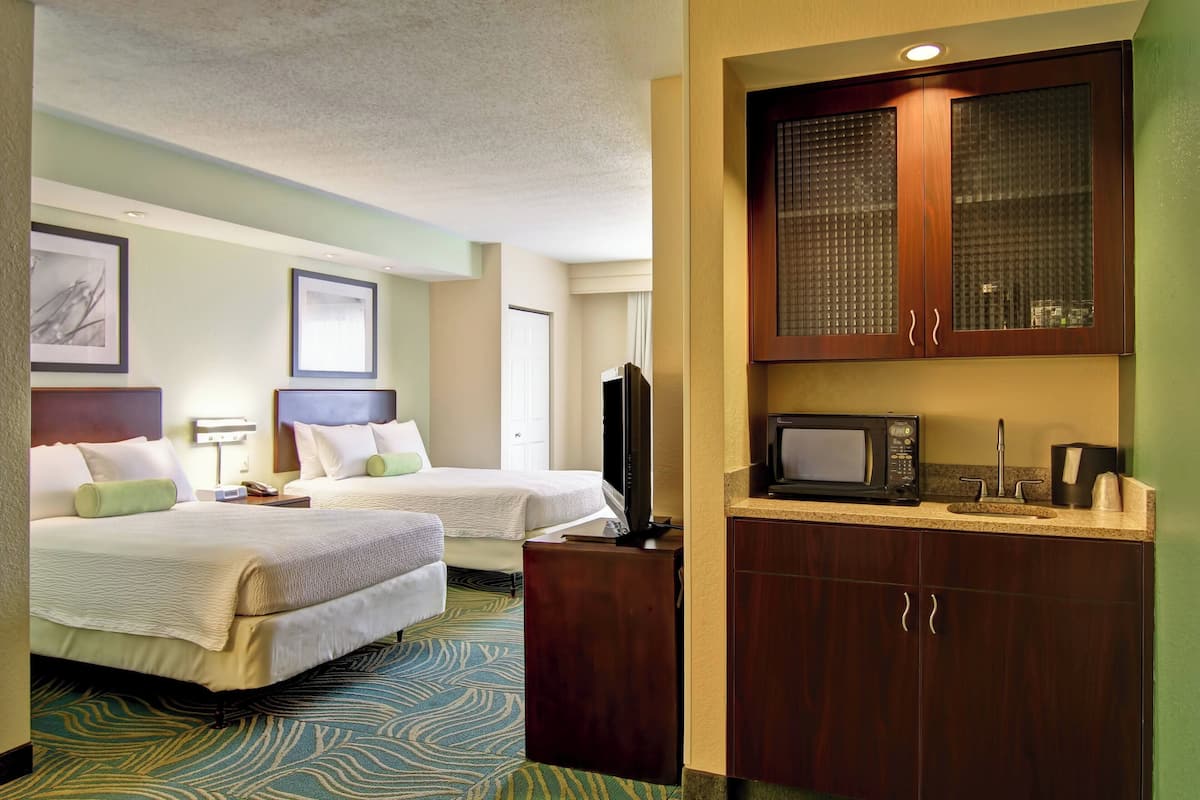 1 bedroom, down duvets, pillow-top beds, desk