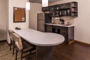 冰箱、微波炉、茶具/咖啡用具、厨具/餐具