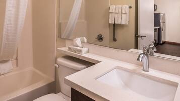 Ducha y bañera combinadas y bañera profunda