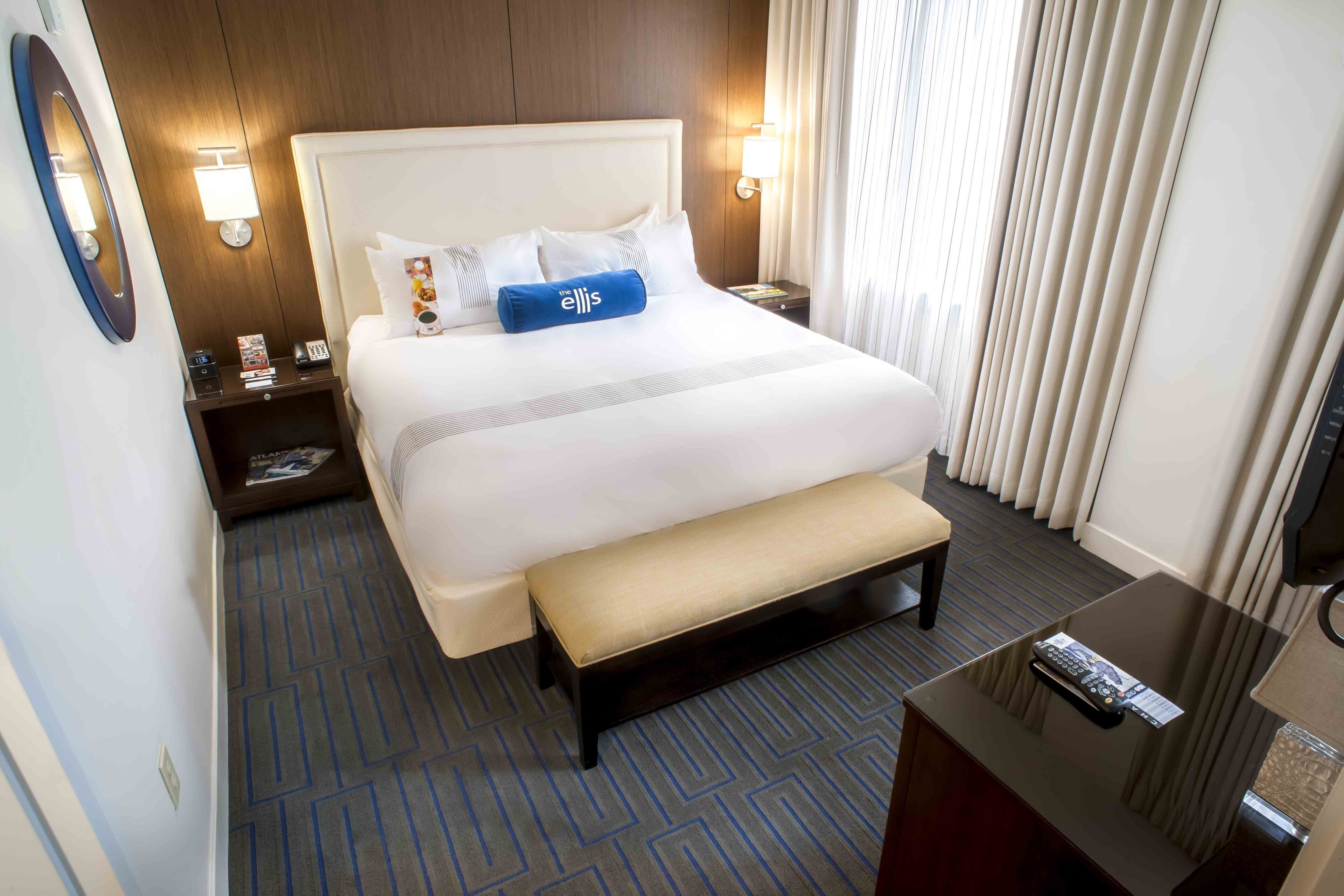 Executive Suite, 1 Bedroom | Premium bedding, pillow-top beds, in-room safe, desk