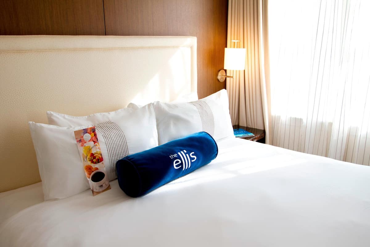 Ropa de cama de alta calidad y camas con pillow-top